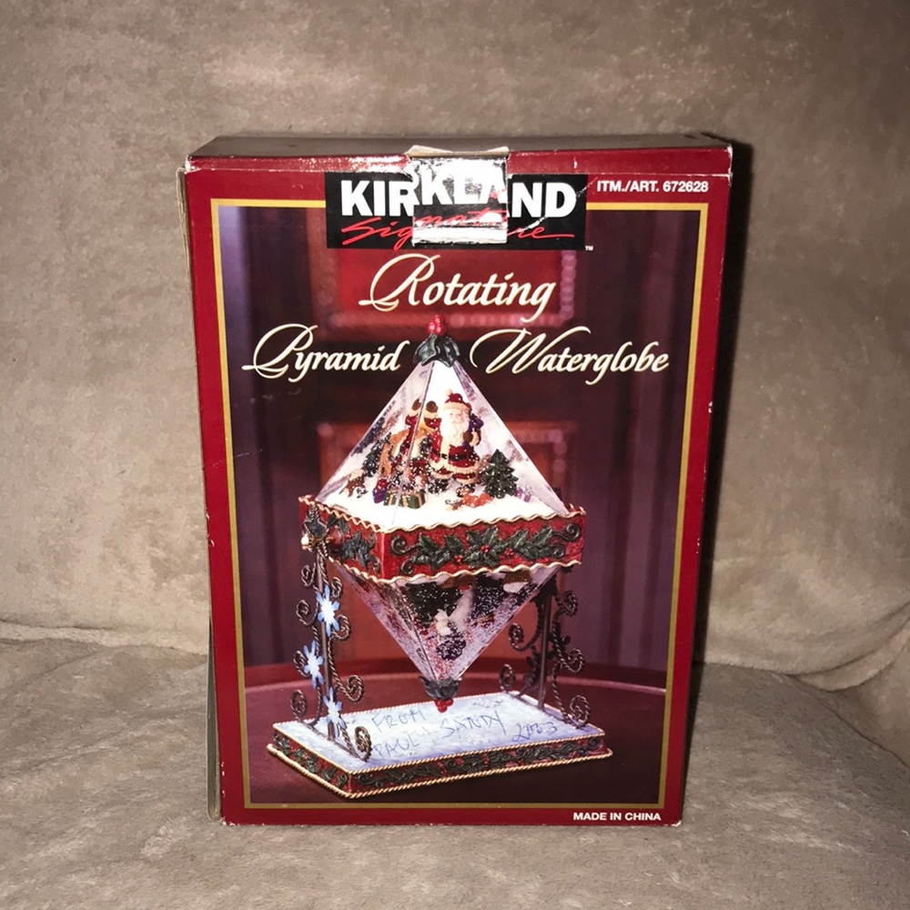 Kirkland signature Rotating Pyramid Waterglobe Christmas Decor 💕